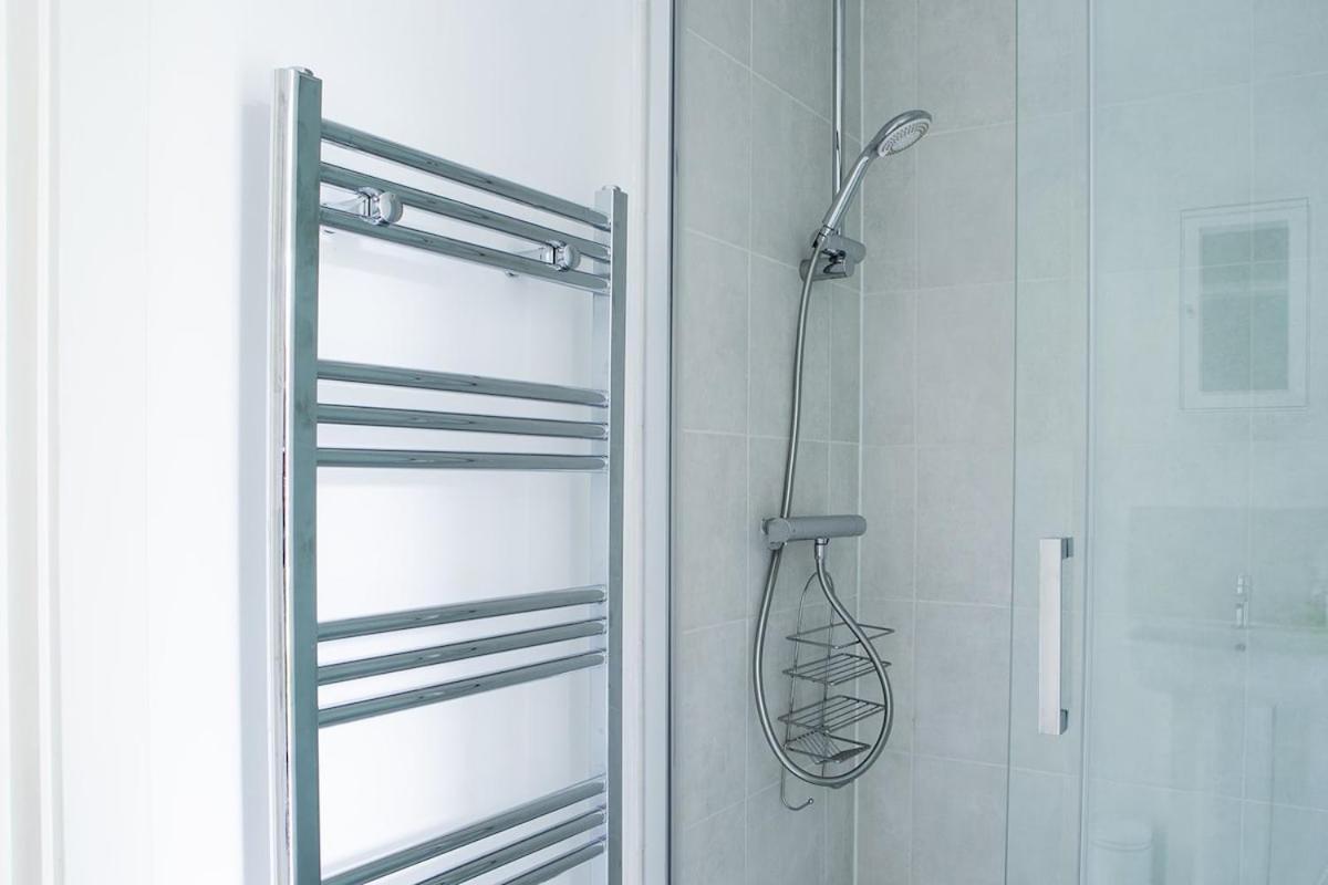 New Snug Doubleensuite In Central פורסט ראו מראה חיצוני תמונה